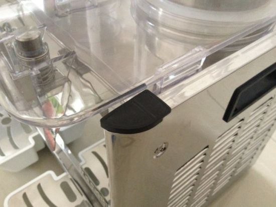 Pulverizando el dispensador de bebidas en frío para mantener la bebida (GRT-354L)